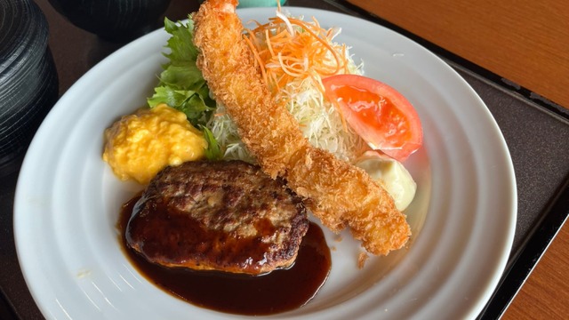エビフライとハンバーグ定食