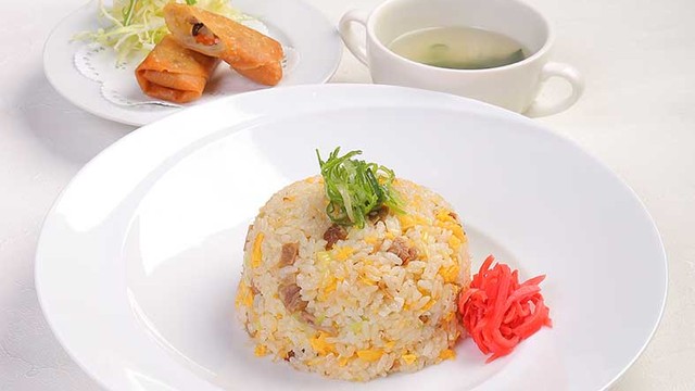 チャーシュー炒飯（春巻き・スープ付）